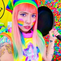 Bayangkan saja jika pelangi adalah manusia, itu adalah saya, katanya dalam video. Foto: Instagram @cybr.grl