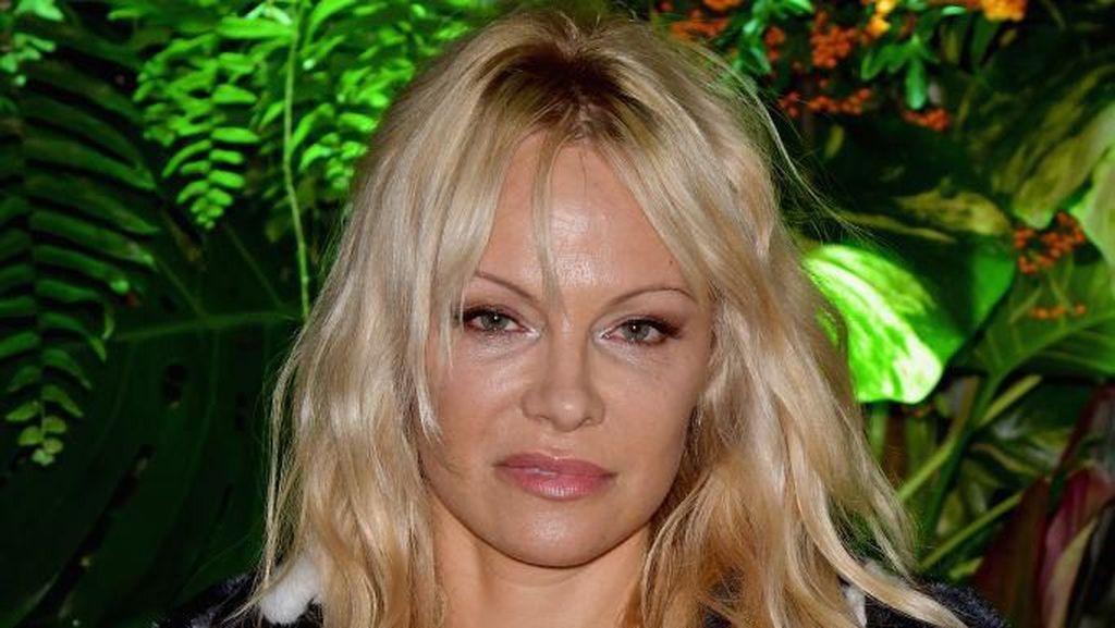 Pamela Anderson Ungkap Alasan Kawin Cerai Sampai 6 Kali