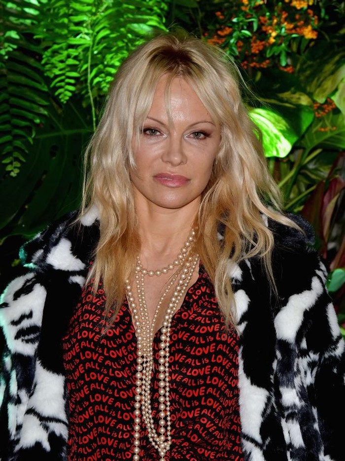 COLOGNE, GERMANY - SEPTEMBER 13:  Pamela Anderson arrives for a photocall for the show House of Mystery by Illusionist Hans Klok on September 13, 2017 in Cologne, Germany.  (Photo by Andreas Rentz/Getty Images)
