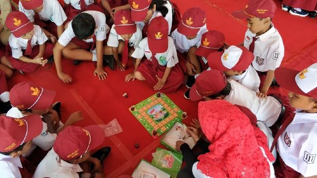  Ketua KPK Agus Rahardjo yang ikut dalam rombongan, meminta para aparat pemerintahan di Ngawi memperbaiki pelayanan bagi masyarakat.