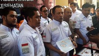 Para tersangka yang ditangkap adalah LW yang diketahui melakukan praktik aborsi di Sidoarjo dan di daerah Karah, Surabaya. Polisi juga menangkap beberapa perempuan yang melakukan aborsi hingga dua laki-laki yang mengantarkan perempuan untuk aborsi.