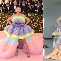 Pernah pula, ia tampil dengan gaun yang terbuat dari kerupuk. Tak heran, bila kolom Instagram yang memiliki 136 ribu pengikut itu dipenuhi komentar tawaan dari netizen. (Foto: Instagram/@framsook_lek_lek)