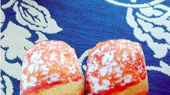 Sepatu dengan bentuk roti. (Foto: Brightside)
