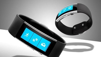 Microsoft Band. Versi 1 perangkat wearable ini rilis tahun 2015 dengan versi berikutnya menyusul setahun kemudian, bersamaan dengan Apple Watch. Microsoft Band lantas dimatikan sebelum versi 3 rilis. (Foto: Dok. Microsoft)
