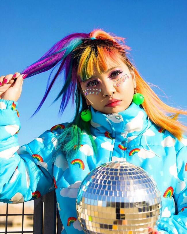 Sebelum saya mengetahui bahwa saya memiliki putra, saya benar-benar tidak tahu apa yang akan saya lakukan dalam hidup saya. Saya pikir saya hanya akan mengambil rute yang aman dan melakukan apa yang orangtua saya inginkan dan menjadi perawat atau sesuatu, terang wanita berusia 23 tahun itu. Foto: Instagram @cybr.grl