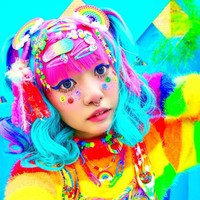 Gaya pribadi saya pada dasarnya adalah gabungan dari semua hal yang saya sukai, terutama pelangi. Saya sangat menyukai pelangi karenanya saya ingin mewujudkan seluruh getaran pelangi di tubuh saya, ungkap Kristina dalam wawancara di Barcroft TV dalam episode Hooked On The Look, seperti dilansir AsiaOne. Foto: Instagram @cybr.grl