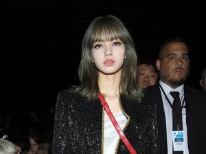 Lisa Blackpink Pakai Tas Rp 34 Juta, Netizen Bilang Mirip Rantang Nasi