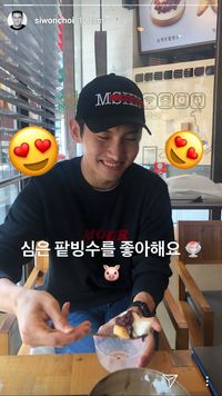 Keseruan Siwon dan Changmin 'TVXQ' Saat Makan Es Serut Bareng