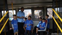 Dalam kesempatan tersebut para siswa mempelajari sistem transportasi, mengenal serta diajak untuk mencintai moda transportasi umum di Jakarta.
