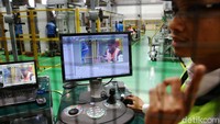 Pabrik pintar Schneider Electric tersebut menggabungkan sistem otomasi industri dan pemanfaatan energi terbarukan.