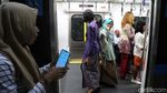 Serunya! Kampanye Ayo Berkebaya di MRT