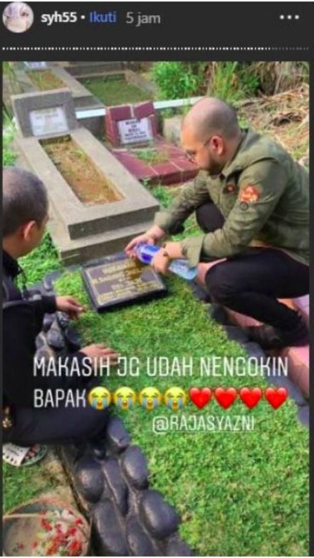 Tak Hanya Berkunjung ke Rumah, Bubu Juga Ziarah ke Makam Kakak Syahrini