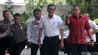Yasonna tidak banyak bicara terkait pemeriksaannya.
