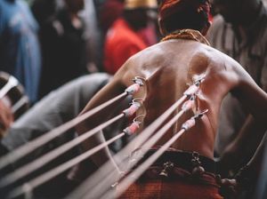 Cinta dan Ritual Pengorbanan Diri dalam Penderitaan