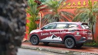 Gelaran Terios 7 Wonders edisi Kalimantan, memasuki hari kedua (22/6/2019). Setelah mengunjungi rumah adat Radakng, Tugu Khatulistiwa, dan wisata Water Front di Kuching, Malaysia.