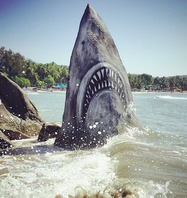 Swift terinspirasi dari poster film Jaws. Film yang menceritakan keganasan hiu ini begitu menakutkan bagi sebagian besar orang. (jimmy_swift/Instagram)