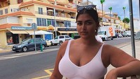 Di sela kesibukannya sebagai model, Irene juga jalan-jalan. Ini liburannya di Tenerife, pulau Spanyol di lepas pantai Afrika. (irenadrezi/Instagram)