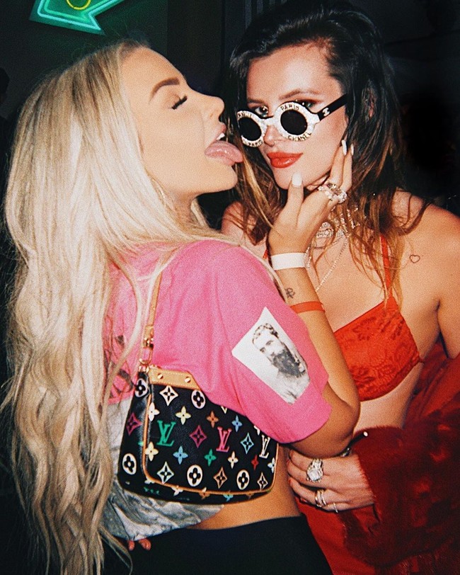 Nama Tana pun populer setelah ia berkencan dengan artis cantik Bella Thorne. Meski telah putus, namun keduanya masih bertema baik. Foto: dok. Instagram