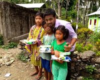 Pengirim Makanan Ini Beri Makanan yang Dibatalkan Pembeli untuk Anak Kelaparan