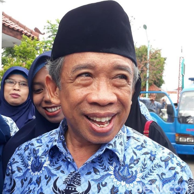 Ditangkap di Rumahnya, Pelawak Nurul Qomar Dijebloskan ke Tahanan Ditangkap di Rumahnya, Pelawak Nurul Qomar Dijebloskan ke Tahanan