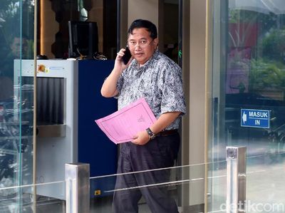 Gaya Eks Wabup Lampung Utara Usai Diperiksa KPK