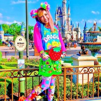 Titik balik kehidupannya terjadi ketika Kristina hamil selama tahun sekolah menengah pertama yang memotivasi dia untuk menjalani kehidupan yang otentik karena dia ingin menginspirasi putranya untuk melakukan hal sama. Foto: Instagram @cybr.grl