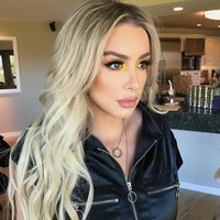 Sejak video satu bulan lalu itu, keduanya semakin intens membuat video bersama. Dan pada 24 Juni bertepatan dengan ulang tahun Tana ke-21, Jake melamar Tana.  Foto: dok. Instagram