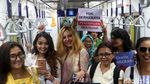 Serunya! Kampanye Ayo Berkebaya di MRT