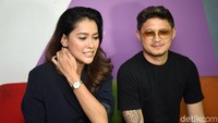 Bunga dan Syamsir berencana untuk melangsungkan pernikahan setelah dua tahun bersama. Pool/Noel/detikFoto.