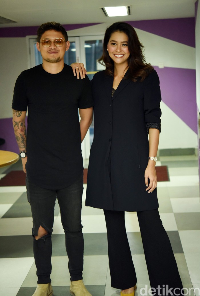 Bunga Jelitha dan Syamsir Alam Bunga Jelitha dan Syamsir Alam saat ditemui di studio Trans TV.