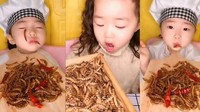 Eits ada juga nih anak-anak yang berani menyantap makanan ekstreme. Ada sepiring ulat goreng yang disantap oleh si kecil. Hiii! Foto: istimewa
