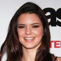 Alisnya terlihat sedikit lebih naik dan terdefinisi ketimbang foto (dari 9 tahun lalu), jadi kita bisa berspekulasi kalau dia pakai suntikan anti-keriput (Botox) untuk menaikkan alisnya itu, jelas sumber. Foto: Getty Images