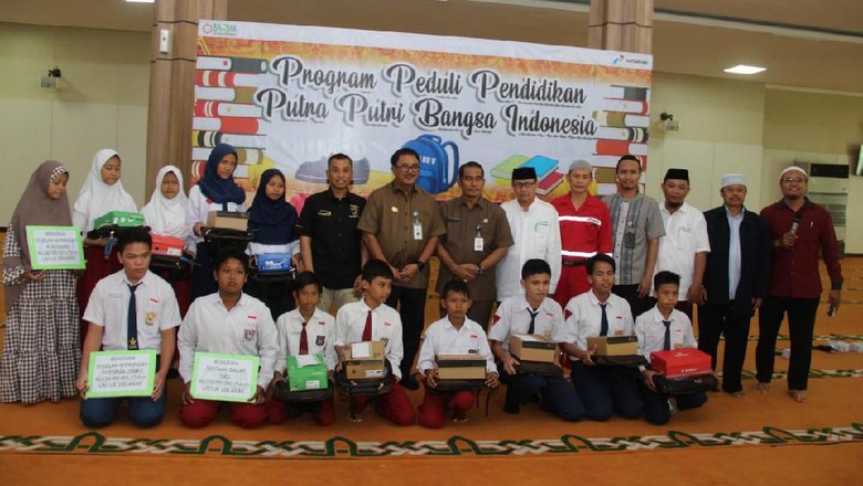 Pertamina Balikpapan Beri Santunan 300 Paket Sekolah dan Uang Tunai Pertamina Balikpapan Beri Santunan 300 Paket Sekolah dan Uang Tunai