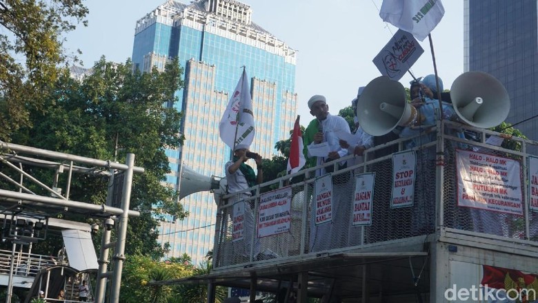 Aksi Kawal MK Ditutup dengan Baca Petisi Kedaulatan Rakyat, Ini Isinya Aksi Kawal MK Ditutup dengan Baca Petisi Kedaulatan Rakyat, Ini Isinya