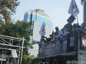 Video Massa Aksi Kawal MK Bubarkan Diri, Besok Kembali Lagi