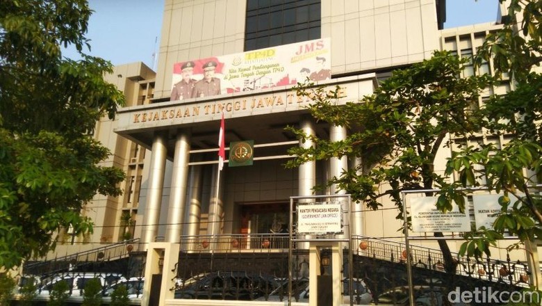 Kejati Jateng Tahan 3 Tersangka Dugaan Korupsi Kredit Rp 28 M Kejati Jateng Tahan 3 Tersangka Dugaan Korupsi Kredit Rp 28 M