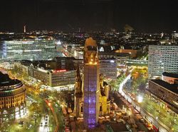 Memburu Keindahan Kota di Kala Malam Lewat Bidikan Kamera