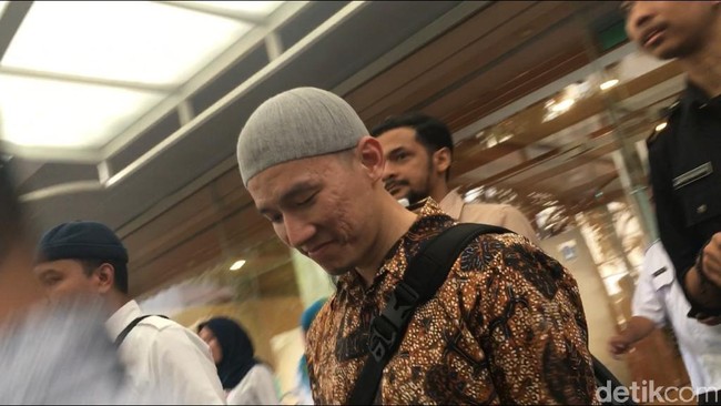 Tak Sangka Kakak Akhirnya Ucap Syahadat, Felix Siauw Seperti Tertampar