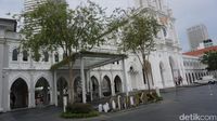 Menikmati Lezatnya Chilli Crab di Bangunan Begaya Gothic