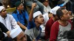 Peserta Aksi Anak-anak juga Ikut Demo Kawal Sidang MK