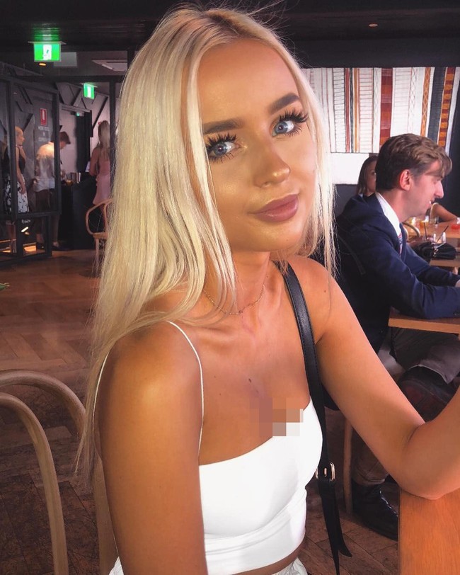 Beberapa waktu lalu program televisi Australia 20 to One dibombardir para Army (penggemar BTS) karena dianggap menghina boyband asal Korea tersebut. Para presenter acara pun ikut didamprat secara online. Bahkan Gabby Goessling yang merupakan yang pacar dari salah satu host ikut mendapat ancaman kematian. Foto: Instagram @gabbygoessling