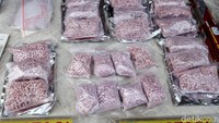Barang bukti tersebut hasil pengejaran terhadap sejumlah pengedar dan pembuat narkoba selama tiga bulan terakhir.  