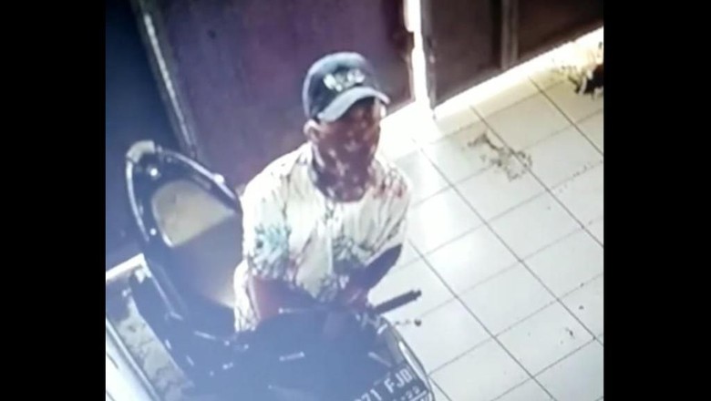 Gagal Curi Motor, Maling di Bekasi Ini Akhirnya Kabur Bawa Helm Gagal Curi Motor, Maling di Bekasi Ini Akhirnya Kabur Bawa Helm