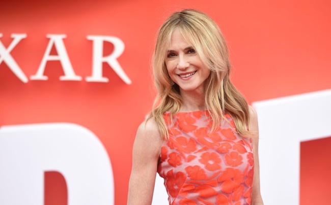 Pemenang Oscar dari film The Piano, Holly Hunter baru mendapat momongan di usia 47 tahun dari pernikahan keduanya dengan Inggris Gordon McDonald. Hunter tidak pernah berbicara tentang kehidupan pribadinya dan tidak menampilkan anak-anaknya di depan umum. (Foto: Getty Images)