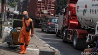 Polusi udara yang terus menerus dihirup oleh manusia tentunya akan berakibat pada kondisi tubuh. Oleh karena itu, penggunaan masker jadi salah satu upaya untuk mengantisipasi dan meminimalisir munculnya infeksi maupun gangguan pernapasan akibat polusi udara.
