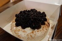 Mantul! Boba Cake Lembut dengan Boba Kenyal yang Manis Hangat