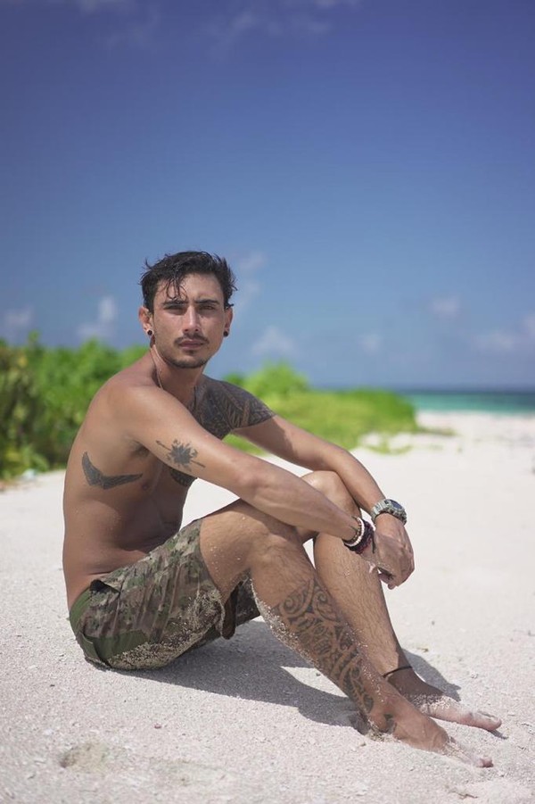 Marshall Sastra dan Vincent Verhaag berkunjung ke Desa Bone Baru. Mereka akan bermain gangsing, bermain air dan menyanyikan lagu daerah di tepi pantai. (dok. MTMA) Marshall Sastra dan Vincent Verhaag berkunjung ke Desa Bone Baru. Mereka akan bermain gangsing, bermain air dan menyanyikan lagu daerah di tepi pantai. (dok. MTMA)