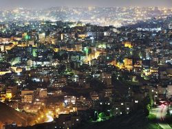 Memburu Keindahan Kota di Kala Malam Lewat Bidikan Kamera