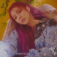 Ailee lahir di Denver, Colorado, Amerika Serikat dan besar di New Jersey. Ia memiliki dua nama yakni Lee Ye Jin dan Amy Lee. Sebelum debut sebagai idol KPop, Ailee berada di bawah naungan agensi Muzo Entertainment di New York. Ia pindah ke Korea Selatan setelah direkrut YMC Entertainment.  Foto: Ailee (dok. Instagram)