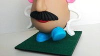 Nah yang satu ini namanya Mr. Potato, berbentuk kentang dengan mata, hidung dan telinga. Si bulat ini juga bisa jadi cake 3 dimensi yang menarik. Foto: Instagram